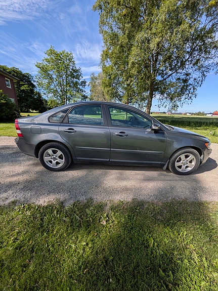 Volvo S40 3 of 5