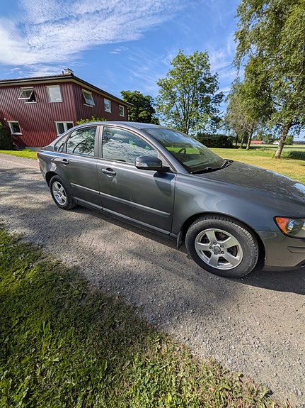 Volvo S40 2 of 5