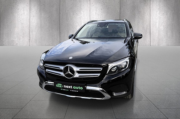 Mercedes-Benz GLC350 e 2 of 5