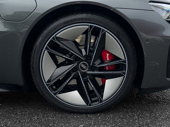 Audi e-tron GT RS 4 of 5