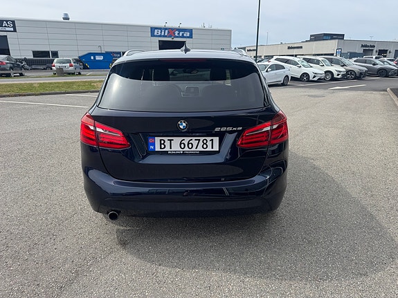 BMW 225xe 5 of 5