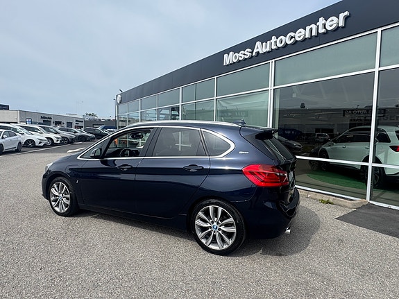 BMW 225xe 3 of 5