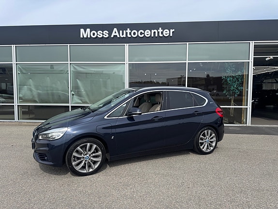 BMW 225xe 2 of 5