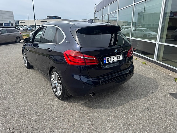 BMW 225xe 4 of 5