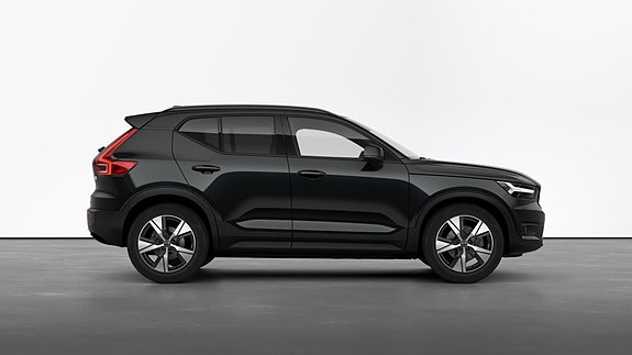 Volvo XC40 4 of 5