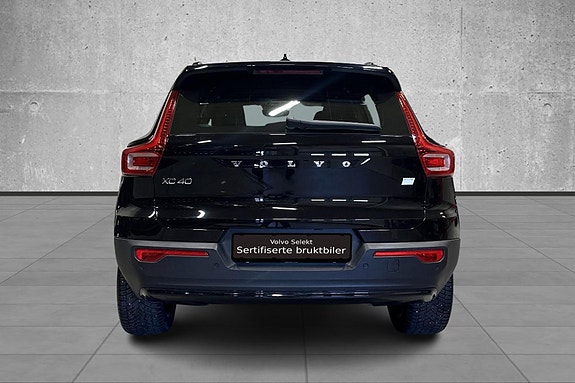 Volvo XC40 6 of 24
