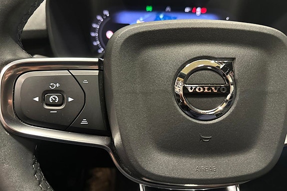 Volvo XC40 11 of 24