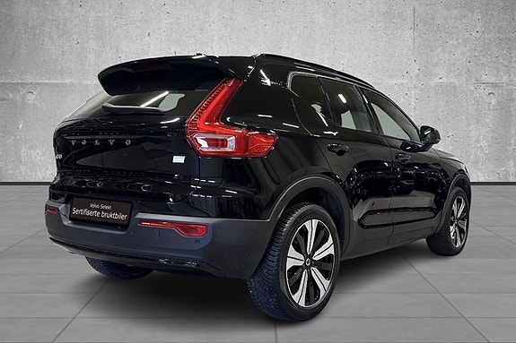 Volvo XC40 5 of 24