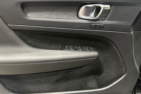 Volvo XC40 8 of 24