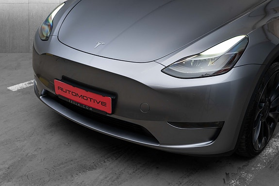 Tesla Model Y 4 of 5