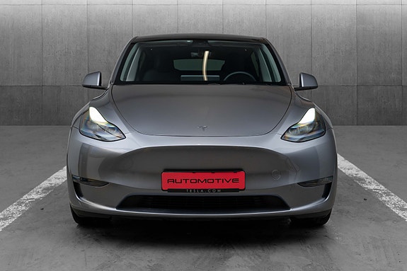 Tesla Model Y 5 of 5