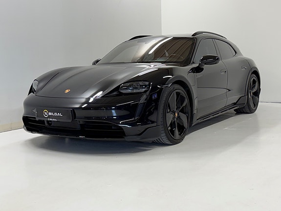 Porsche Taycan Cross Turismo 4 of 5