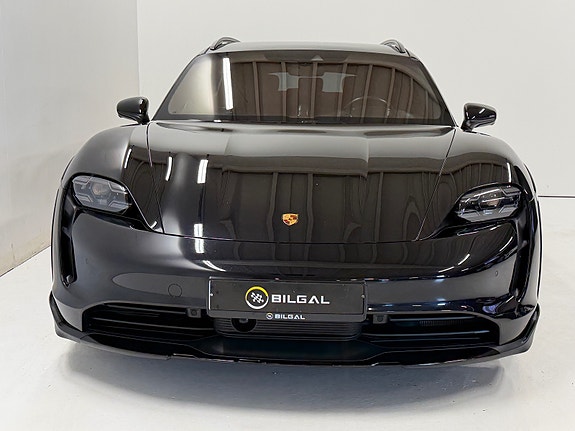 Porsche Taycan Cross Turismo 3 of 5