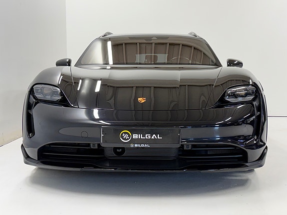 Porsche Taycan Cross Turismo 2 of 5