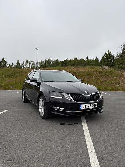 Skoda Octavia 2 of 5