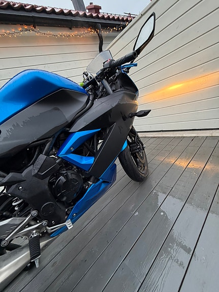 Kawasaki Ninja 125 2 of 15