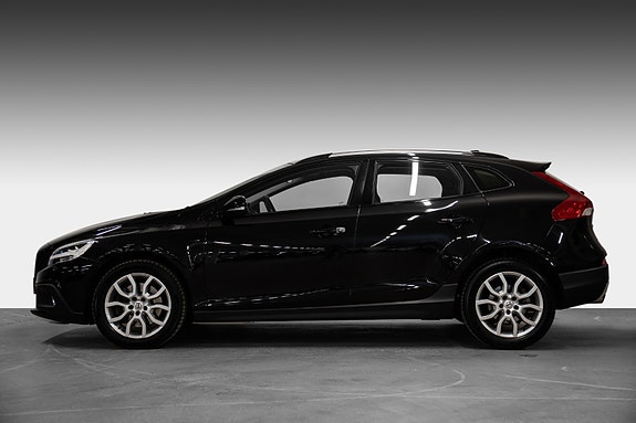 Volvo V40 Cross Country 3 of 5