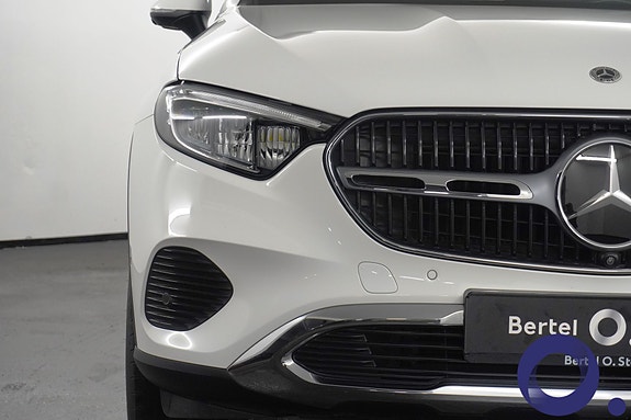 Mercedes-Benz GLC300 e 4 of 30