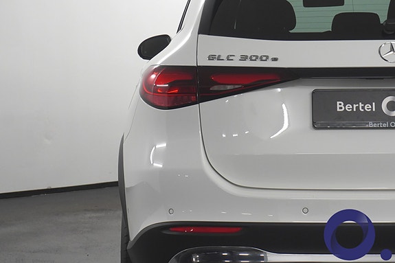Mercedes-Benz GLC300 e 9 of 30