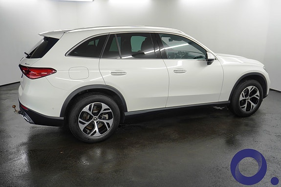 Mercedes-Benz GLC300 e 2 of 30