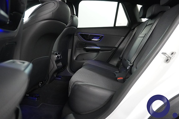 Mercedes-Benz GLC300 e 26 of 30