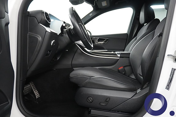 Mercedes-Benz GLC300 e 11 of 30