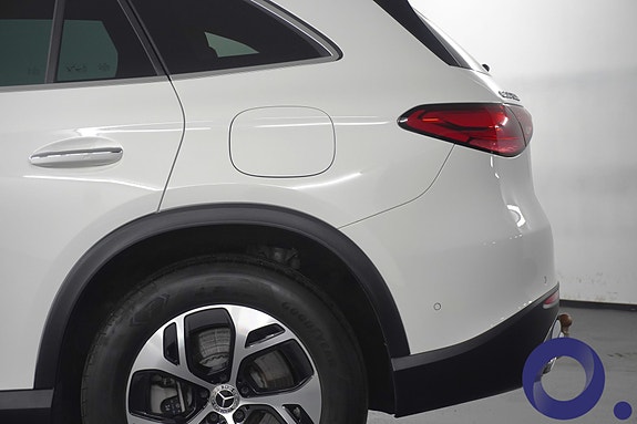 Mercedes-Benz GLC300 e 8 of 30