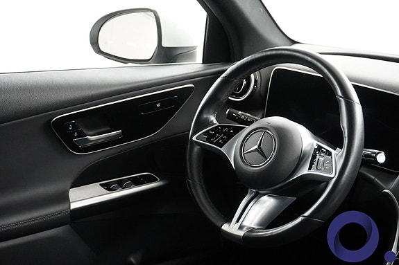 Mercedes-Benz GLC300 e 13 of 30