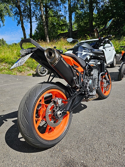 KTM 890 Duke 4 of 15