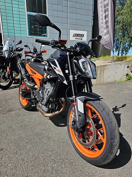 KTM 890 Duke 2 of 15