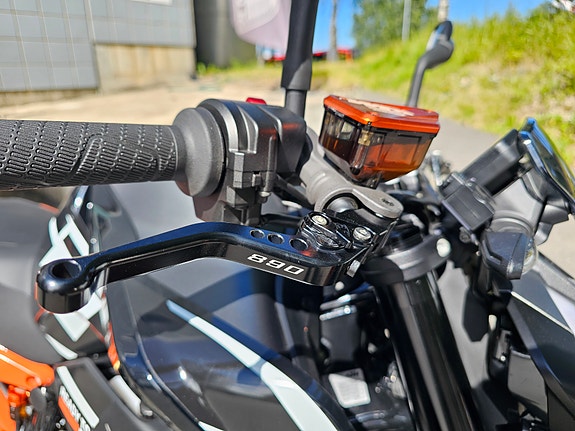 KTM 890 Duke 11 of 15