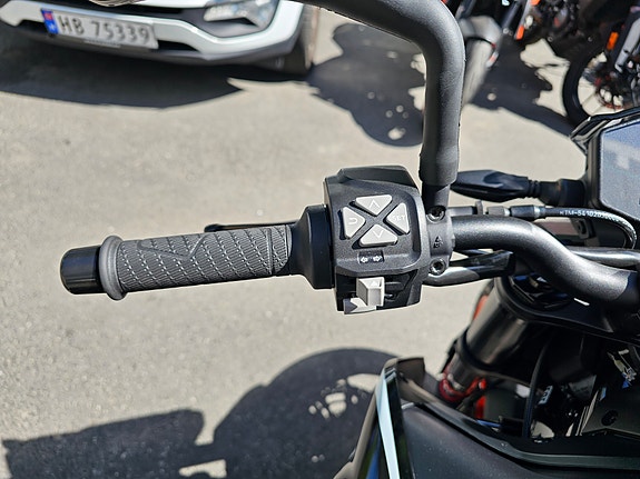 KTM 890 Duke 13 of 15