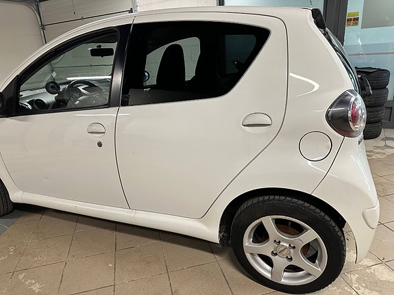 Toyota Aygo 3 of 5