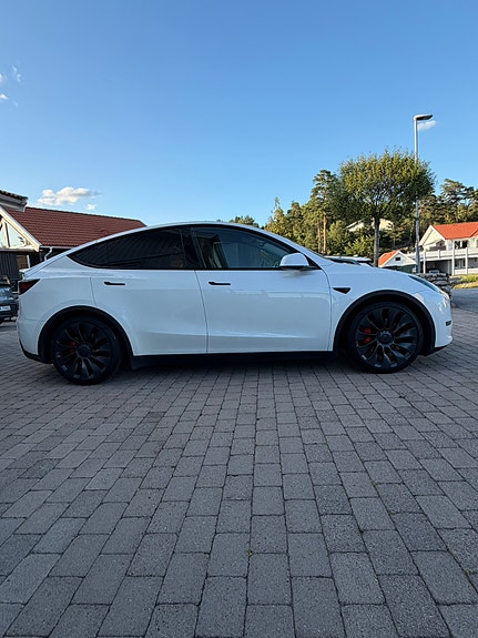 Tesla Model Y 5 of 5