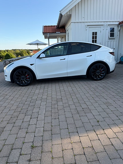 Tesla Model Y 2 of 5
