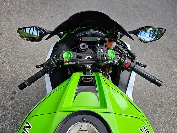 Kawasaki Ninja ZX-10R 6 of 10