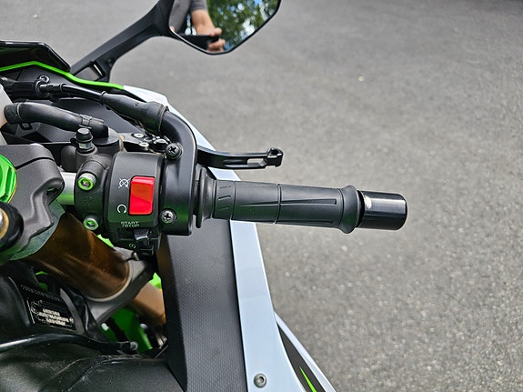 Kawasaki Ninja ZX-10R 9 of 10