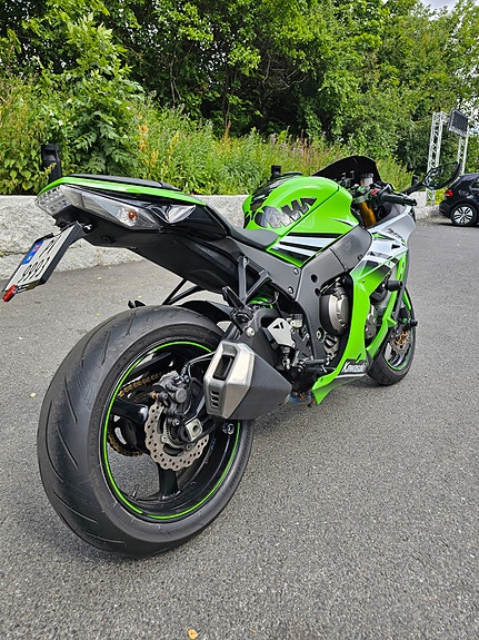 Kawasaki Ninja ZX-10R 4 of 10