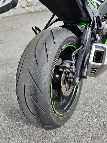 Kawasaki Ninja ZX-10R 5 of 10