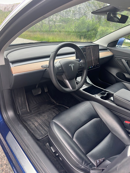 Tesla Model 3 2 of 5