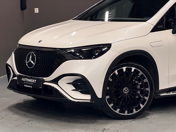 Mercedes-Benz EQE SUV 2 of 5