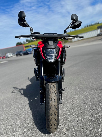 Honda CB500 Hornet 3 of 5