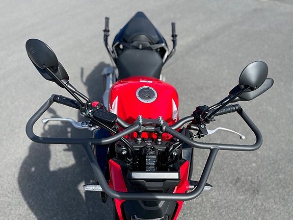 Honda CB500 Hornet 4 of 5
