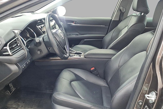 Toyota Camry 4 of 5