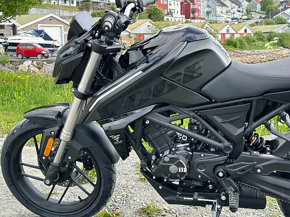 VOGE 125 R 7 of 14