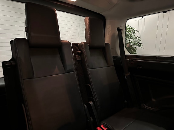 Land Rover Discovery 18 of 30