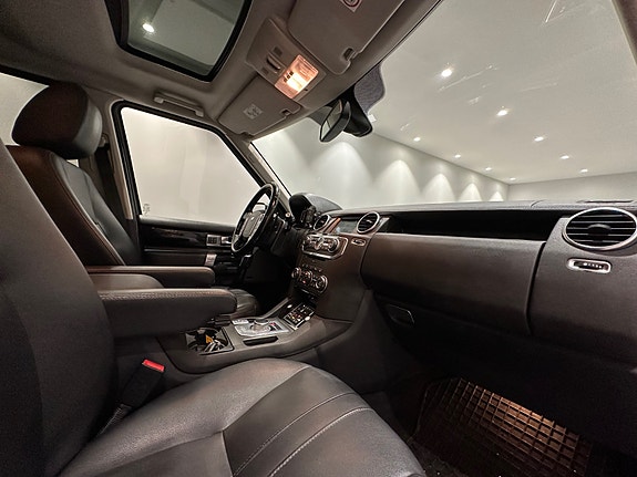 Land Rover Discovery 26 of 30