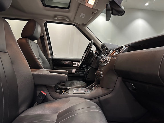 Land Rover Discovery 14 of 30