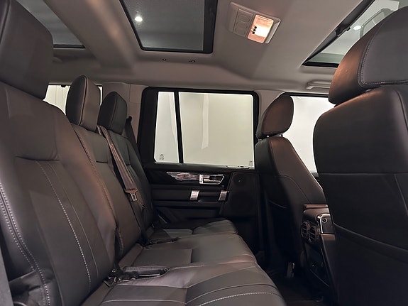 Land Rover Discovery 23 of 30