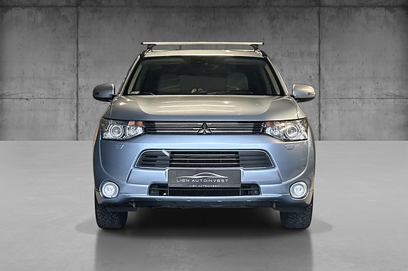 Mitsubishi Outlander 2 of 5